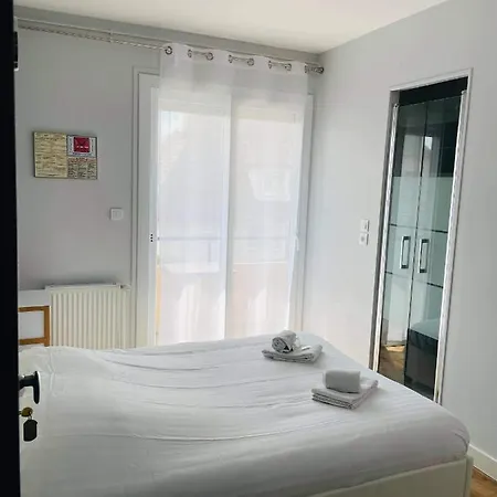 Hotel De La 2*