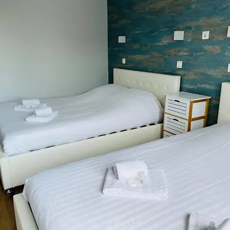Hotel De La 2*