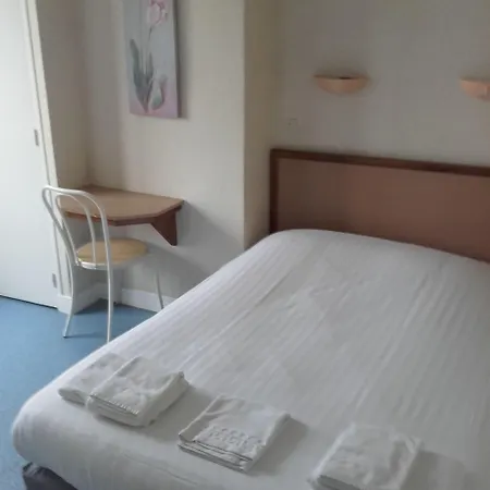 מלון De La 2*