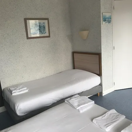 Hotel De La 2*