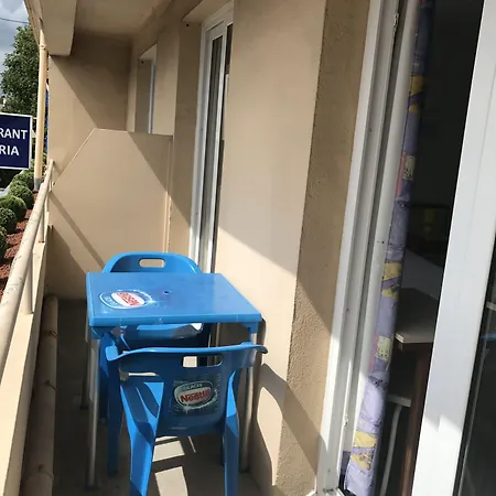 De La 2* Quinéville